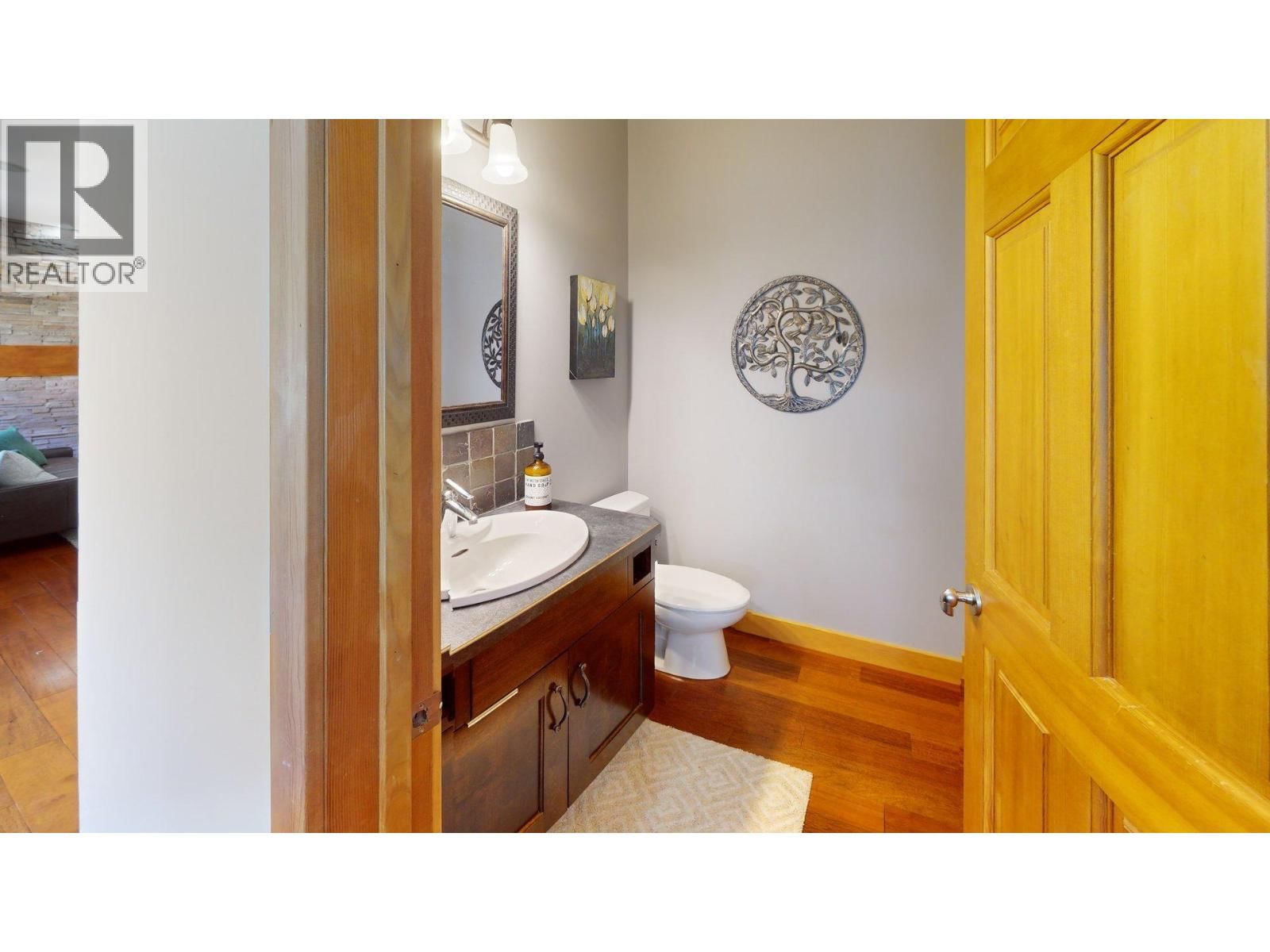 2455 COLIN CRESCENT Image 21