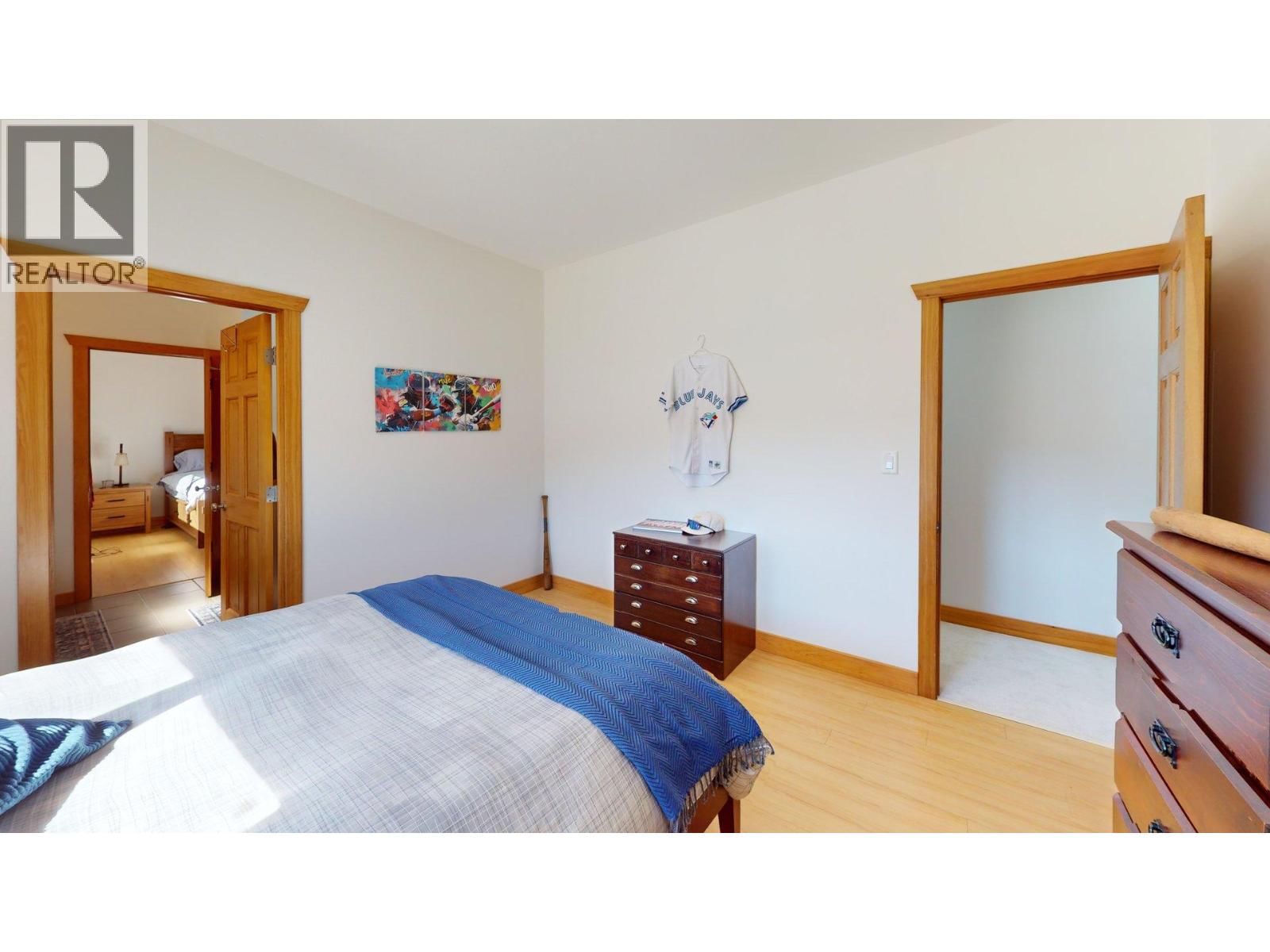 2455 COLIN CRESCENT Image 34