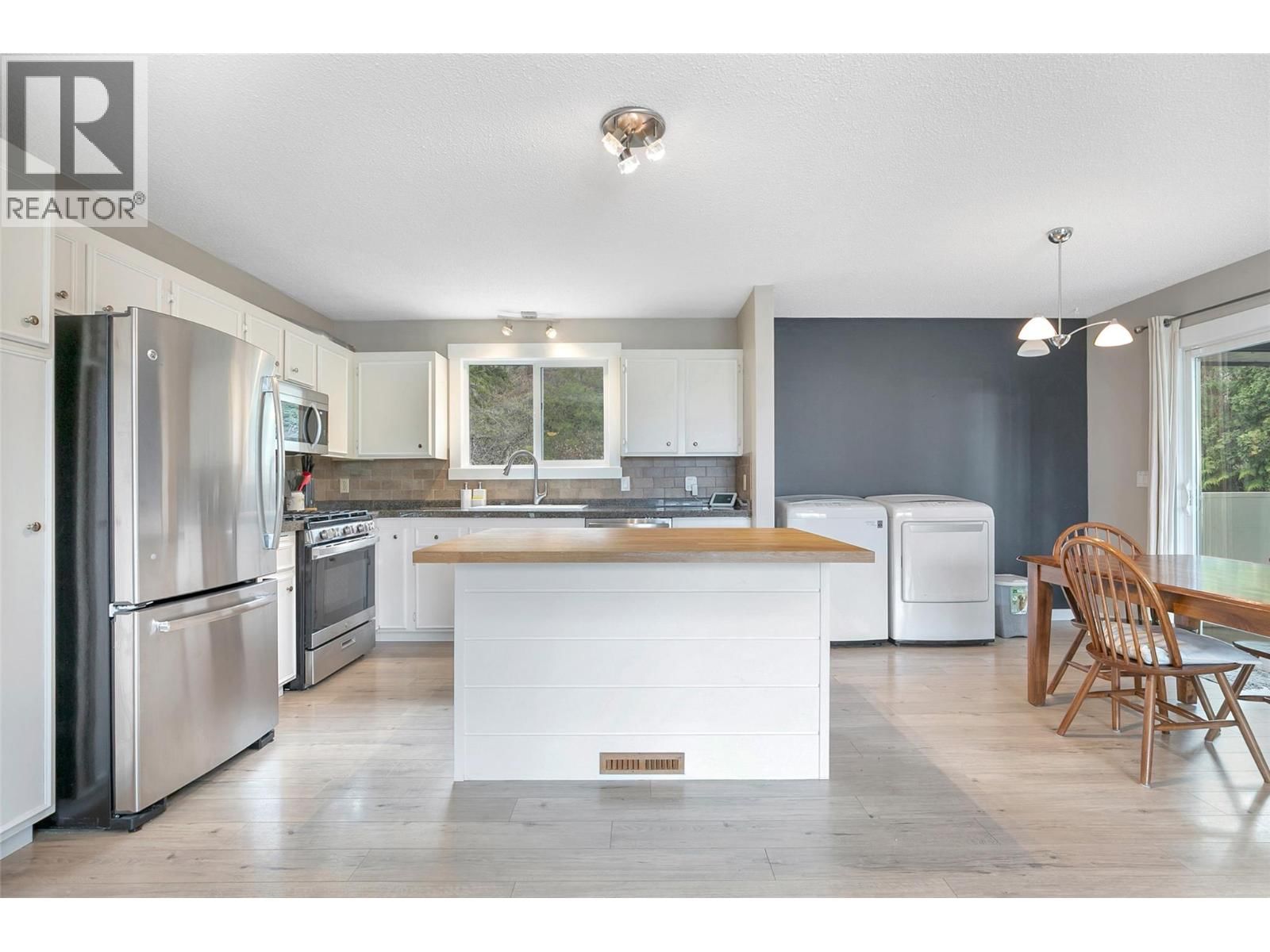 805 CAMELIA ROAD Image 8