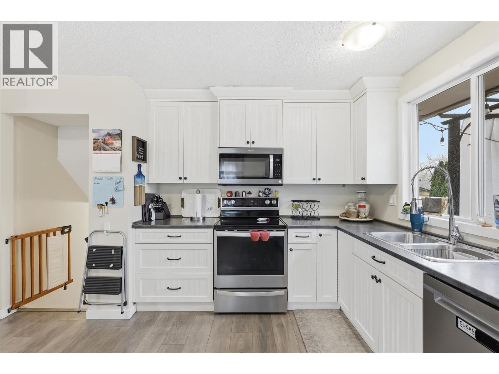 2569 CRESTLINE PLACE Image 13