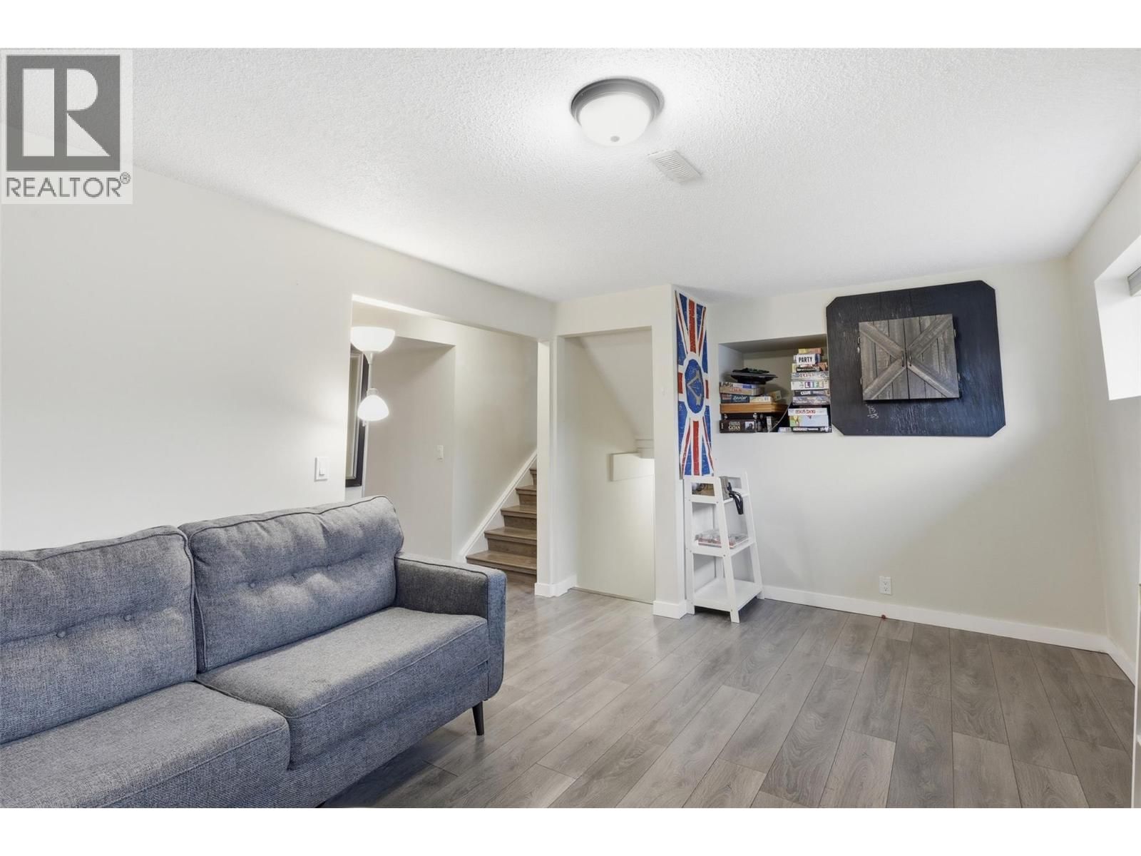 2569 CRESTLINE PLACE Image 30