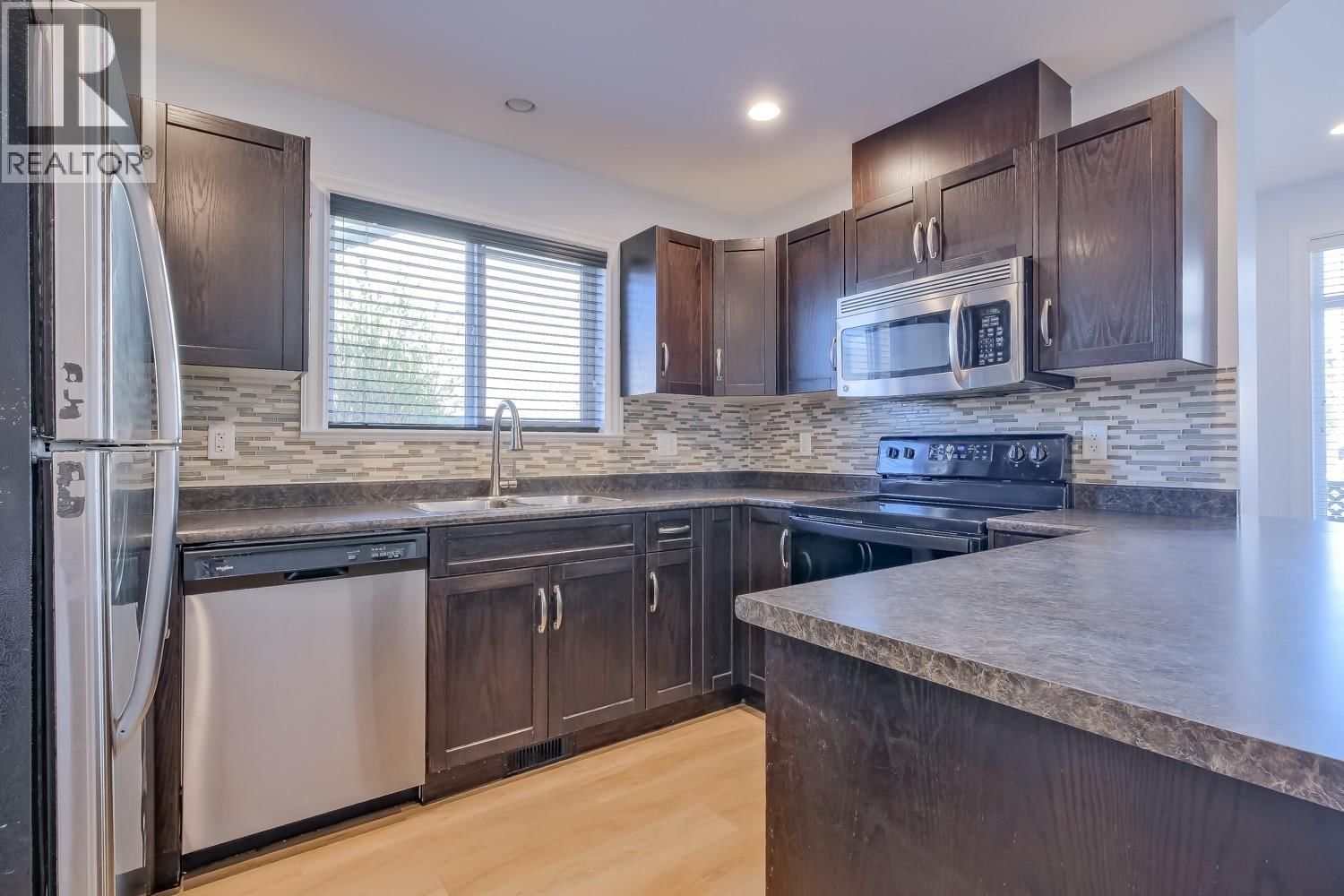 101 - 423 TENNIS STREET Image 2