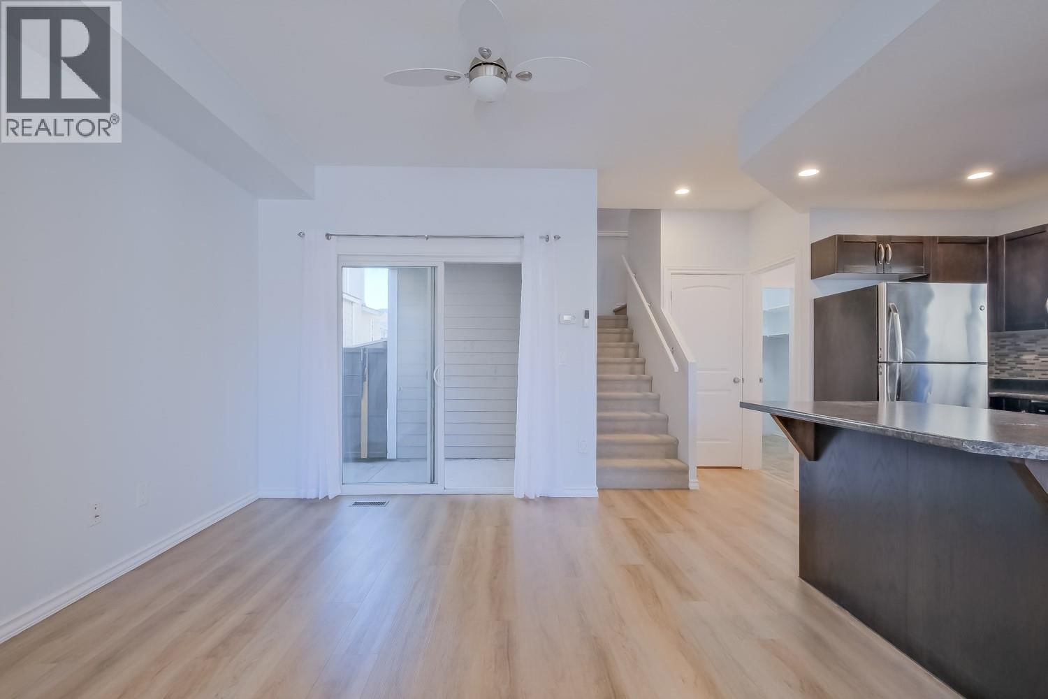 101 - 423 TENNIS STREET Image 8