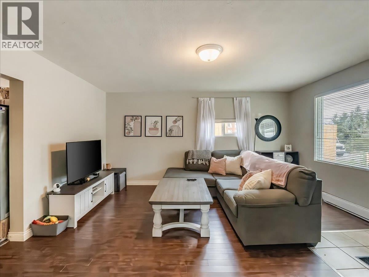 2006 DANIEL STREET Image 13