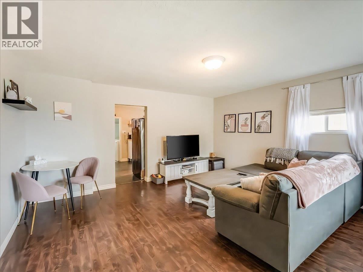 2006 DANIEL STREET Image 14