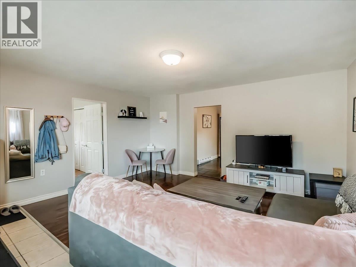 2006 DANIEL STREET Image 16