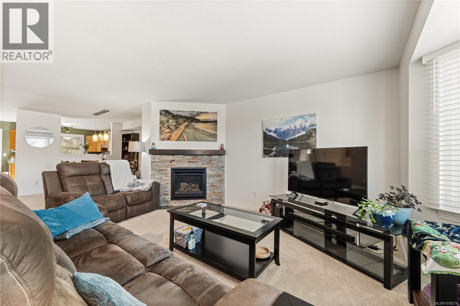 3 1663 Dufferin Crescent property photo
