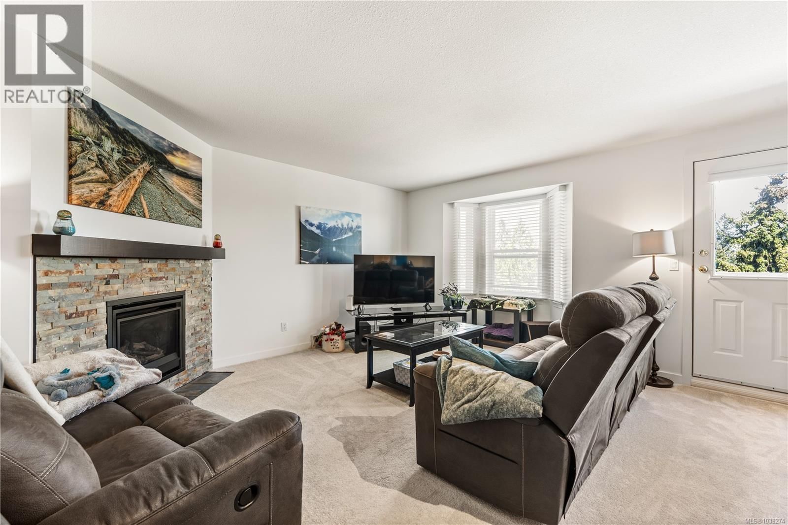 3 1663 Dufferin Crescent property photo