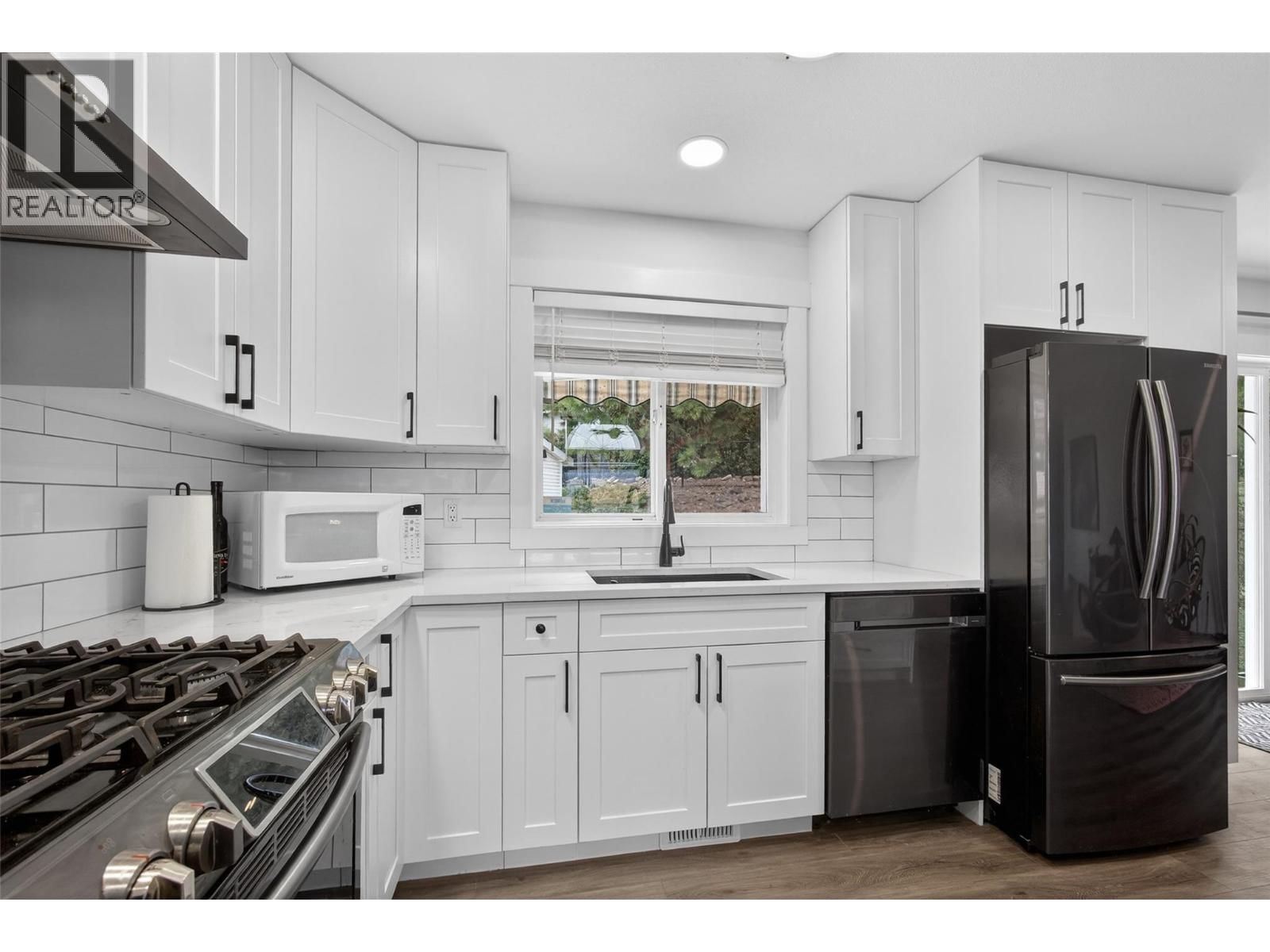 3026 WHISPERING HILLS DRIVE Image 8