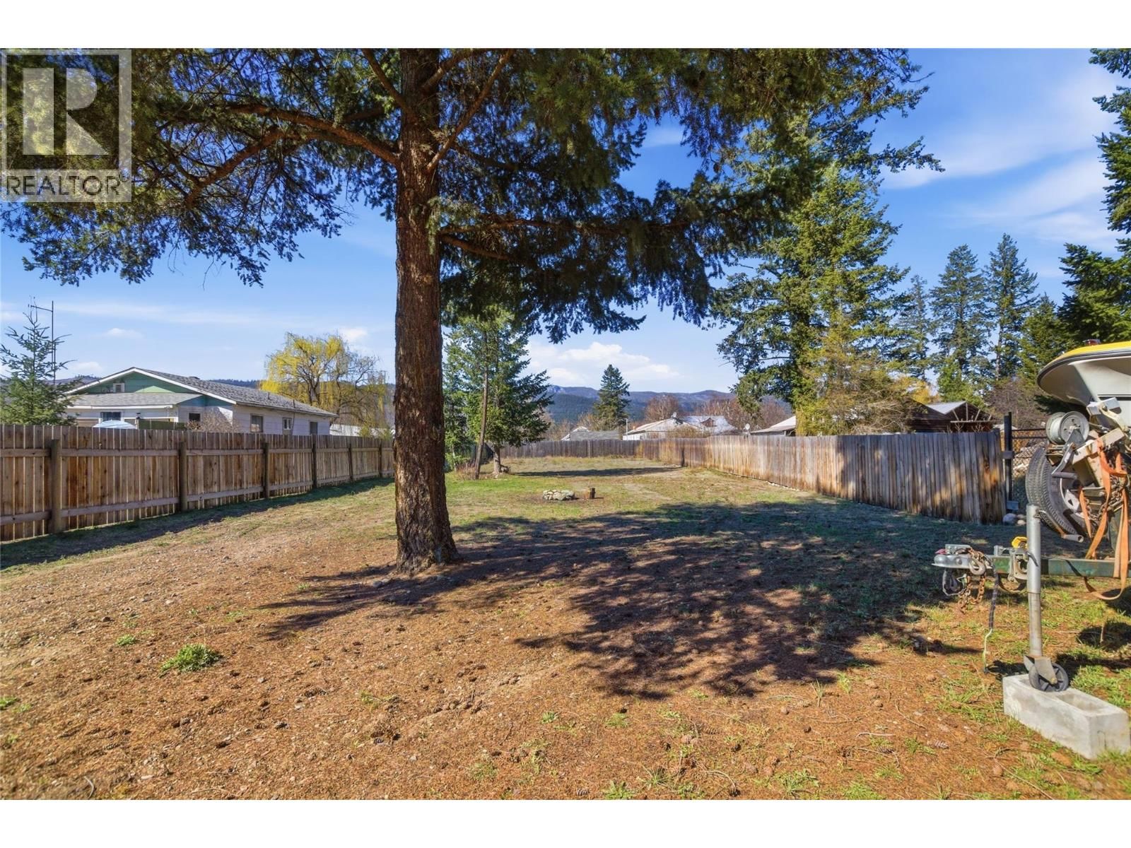 4633 SPRUCE CRESCENT Image 17