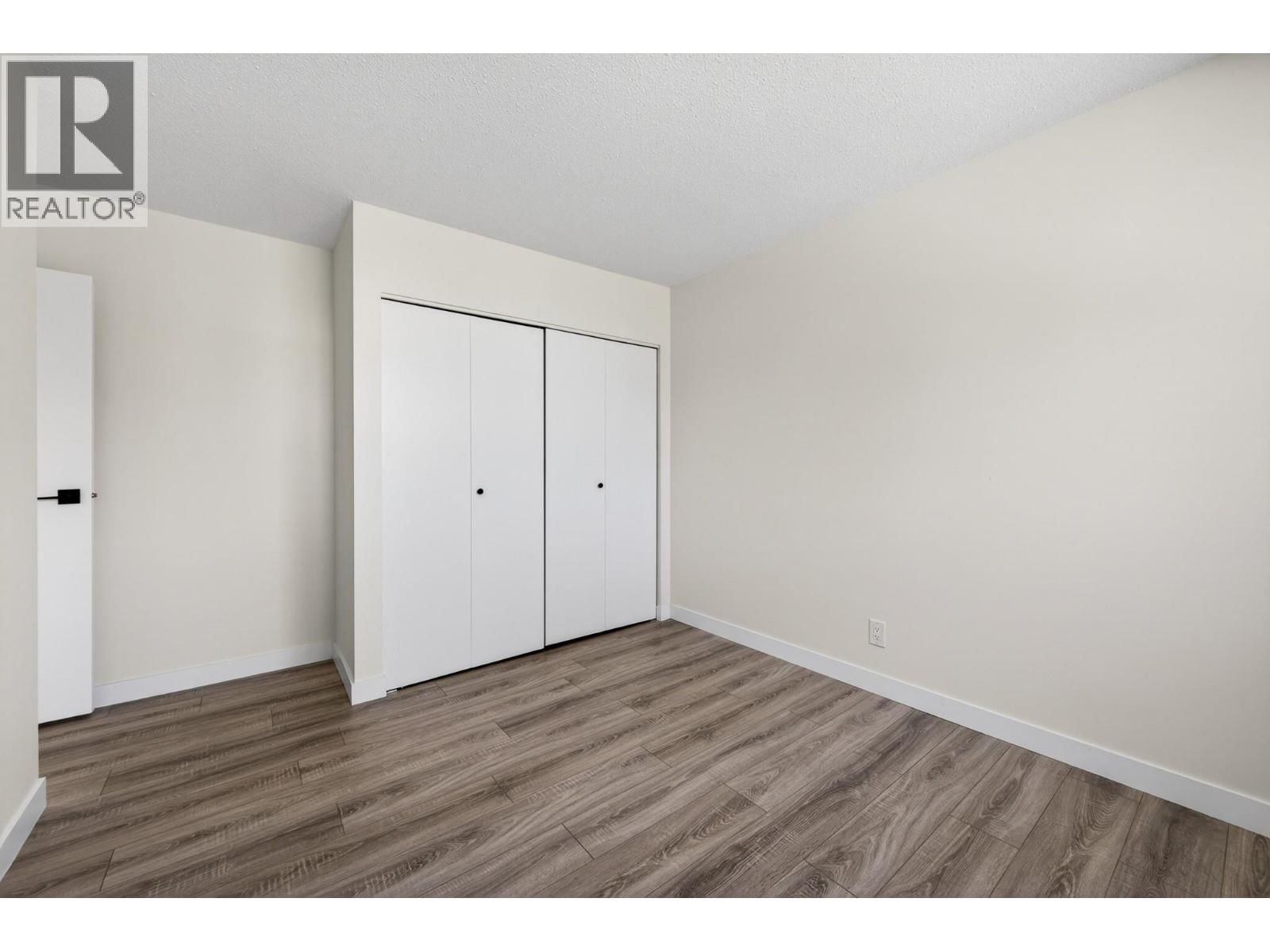 29 - 249 KITCHENER CRESCENT Image 17