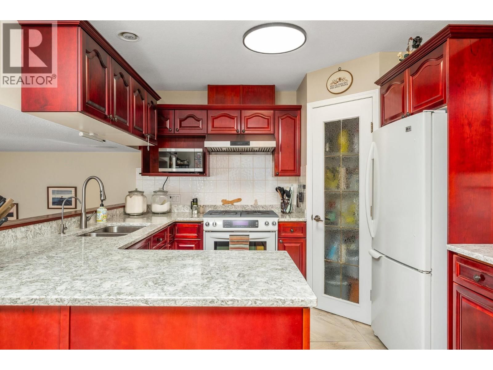 867 MT. GRADY PLACE Image 10