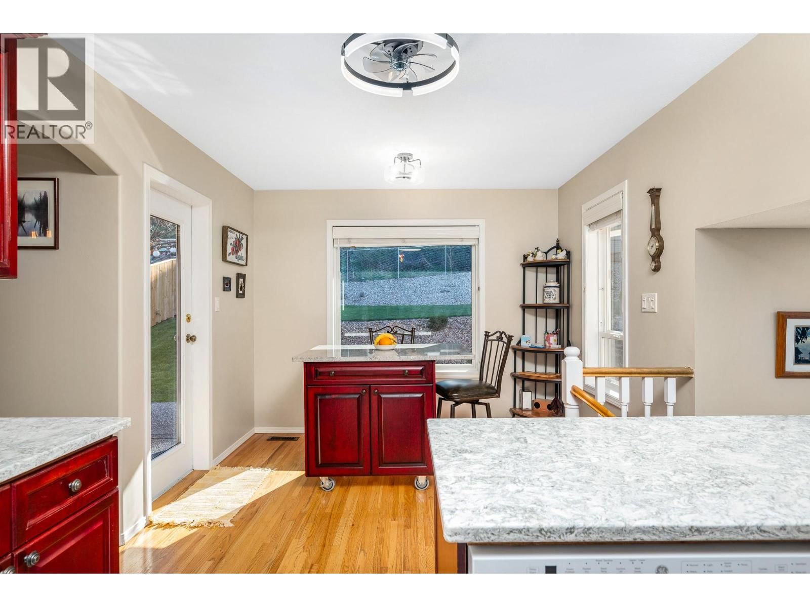 867 MT. GRADY PLACE Image 12