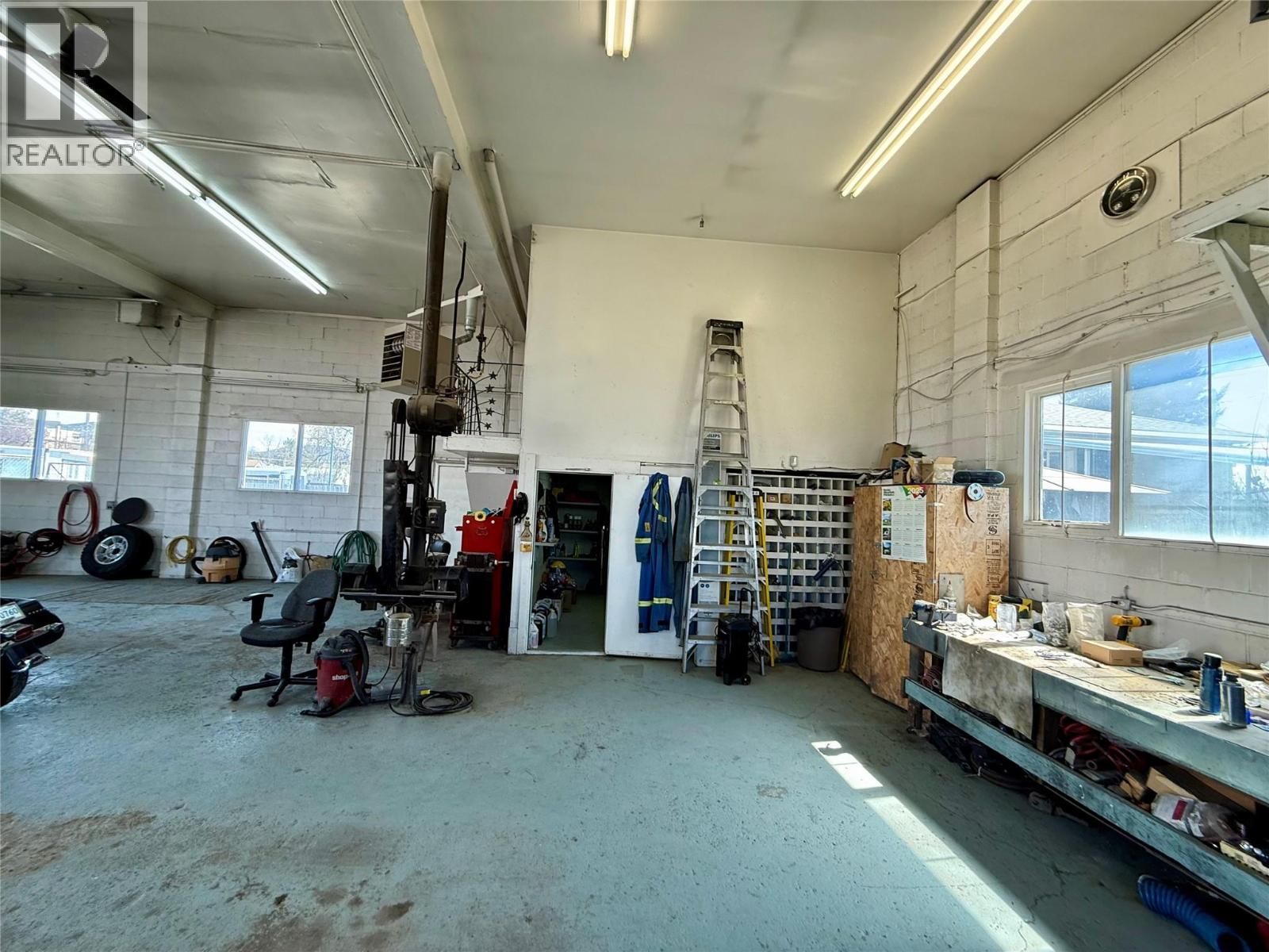 1418 5 STREET NORTH Image 7