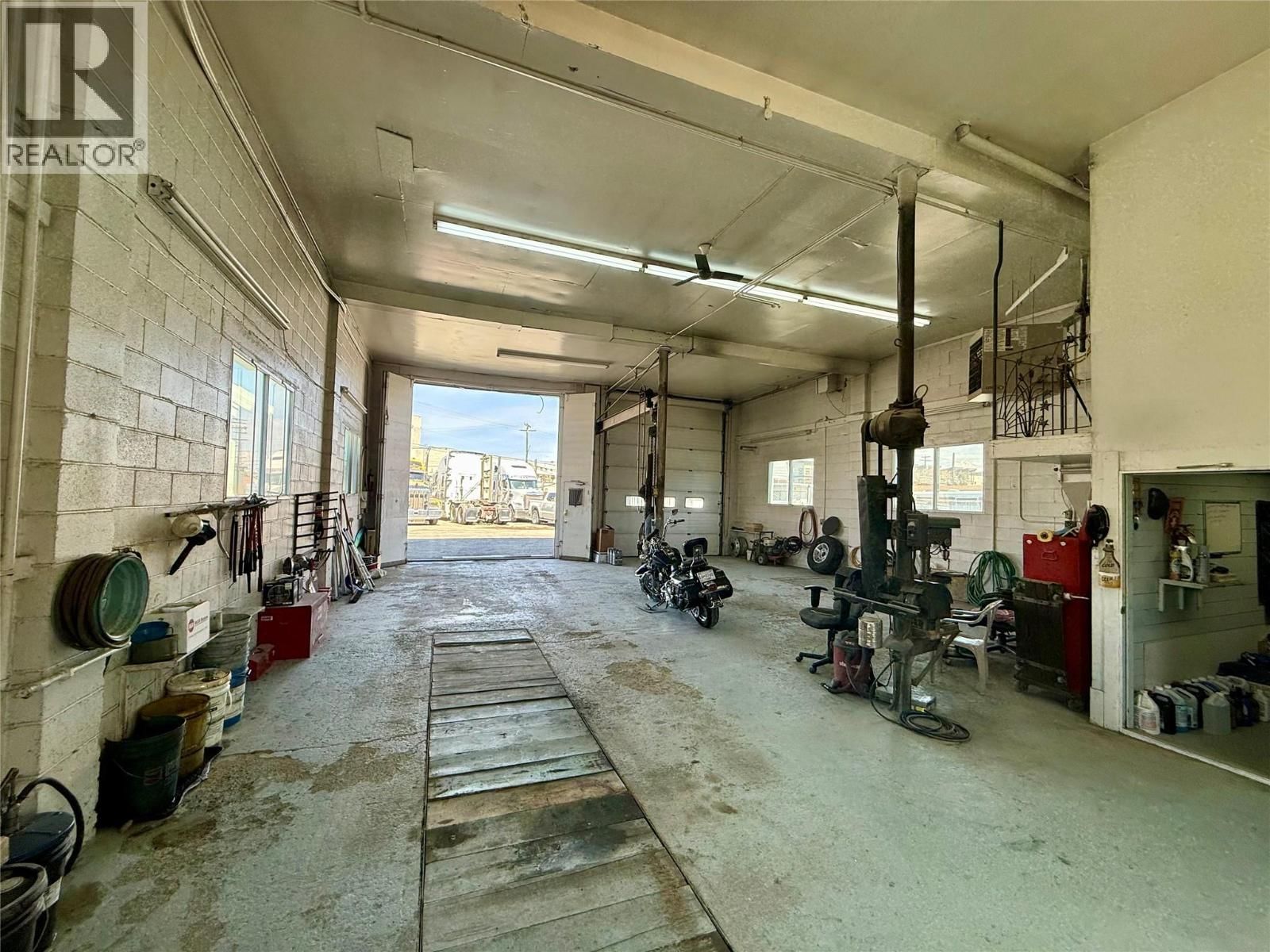 1418 5 STREET NORTH Image 8