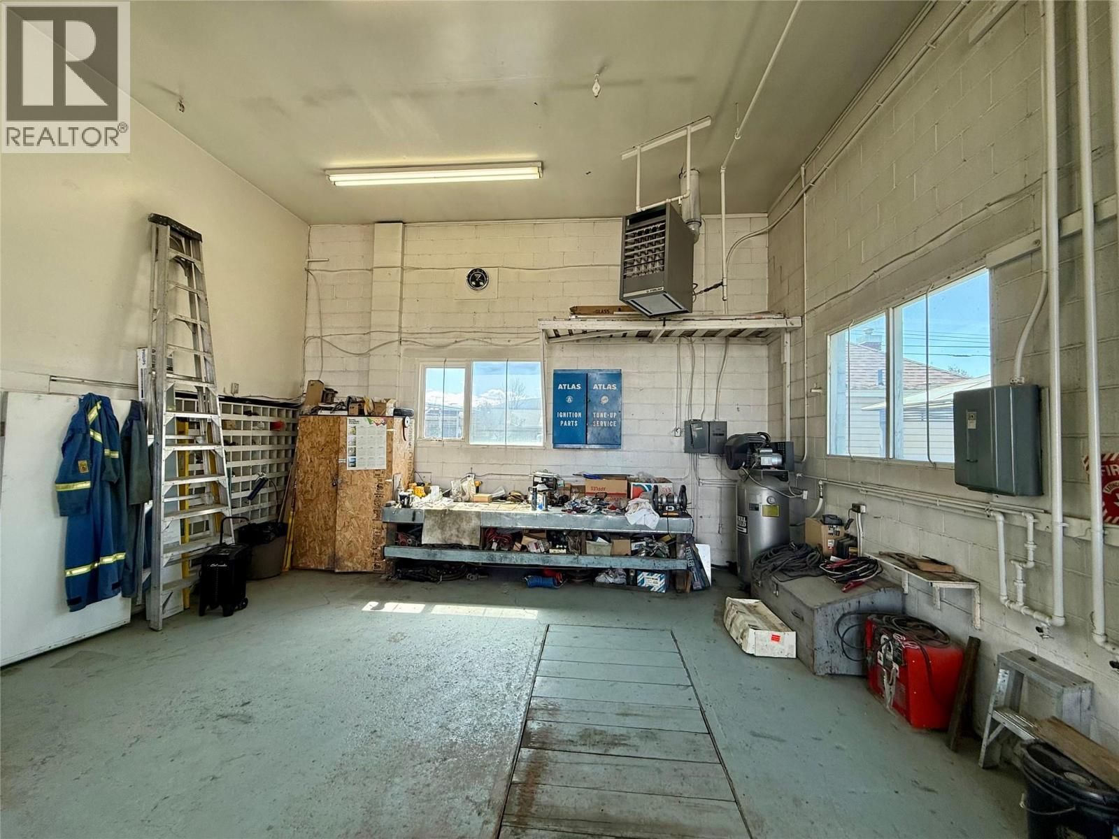 1418 5 STREET NORTH Image 9