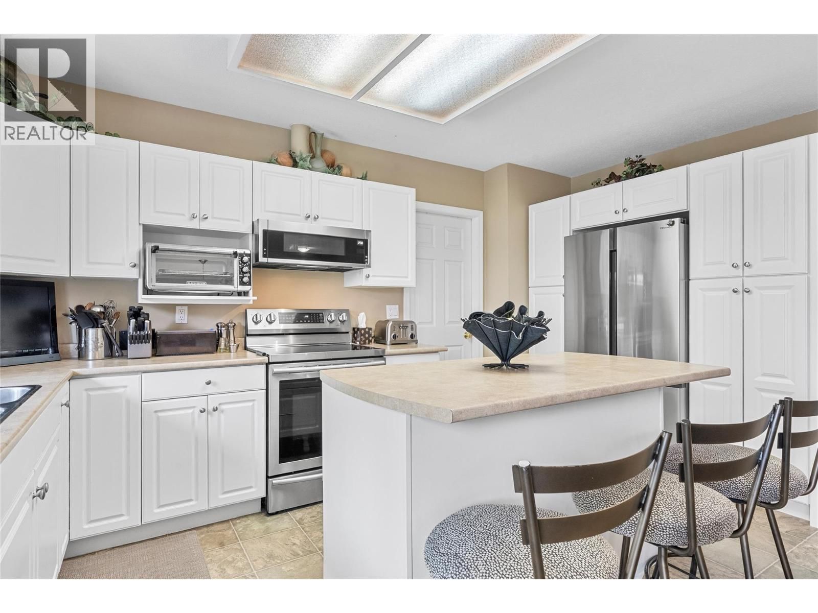 2524 PARKDALE PLACE Image 10