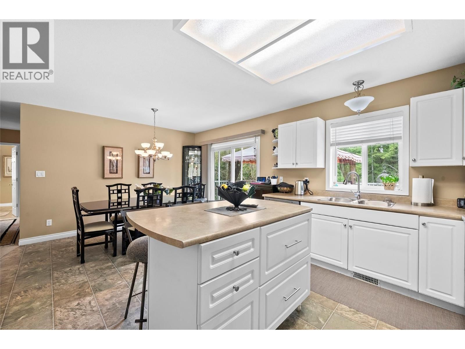 2524 PARKDALE PLACE Image 11