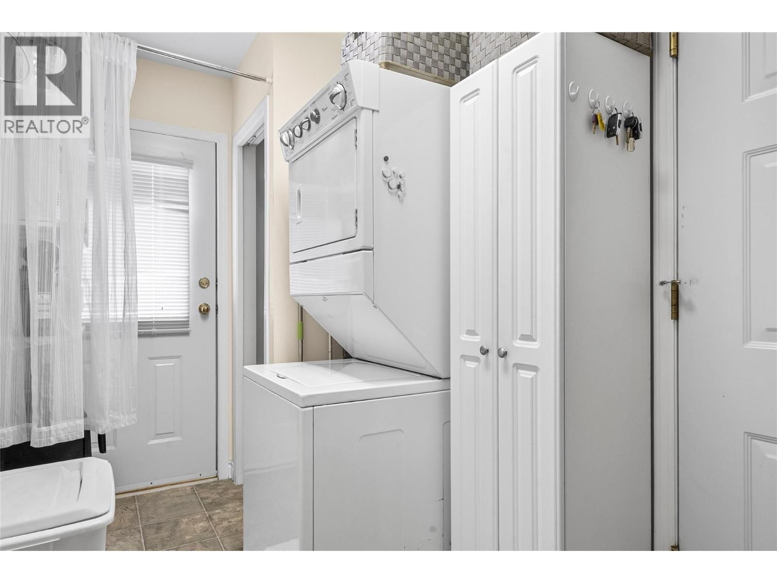 2524 PARKDALE PLACE Image 12