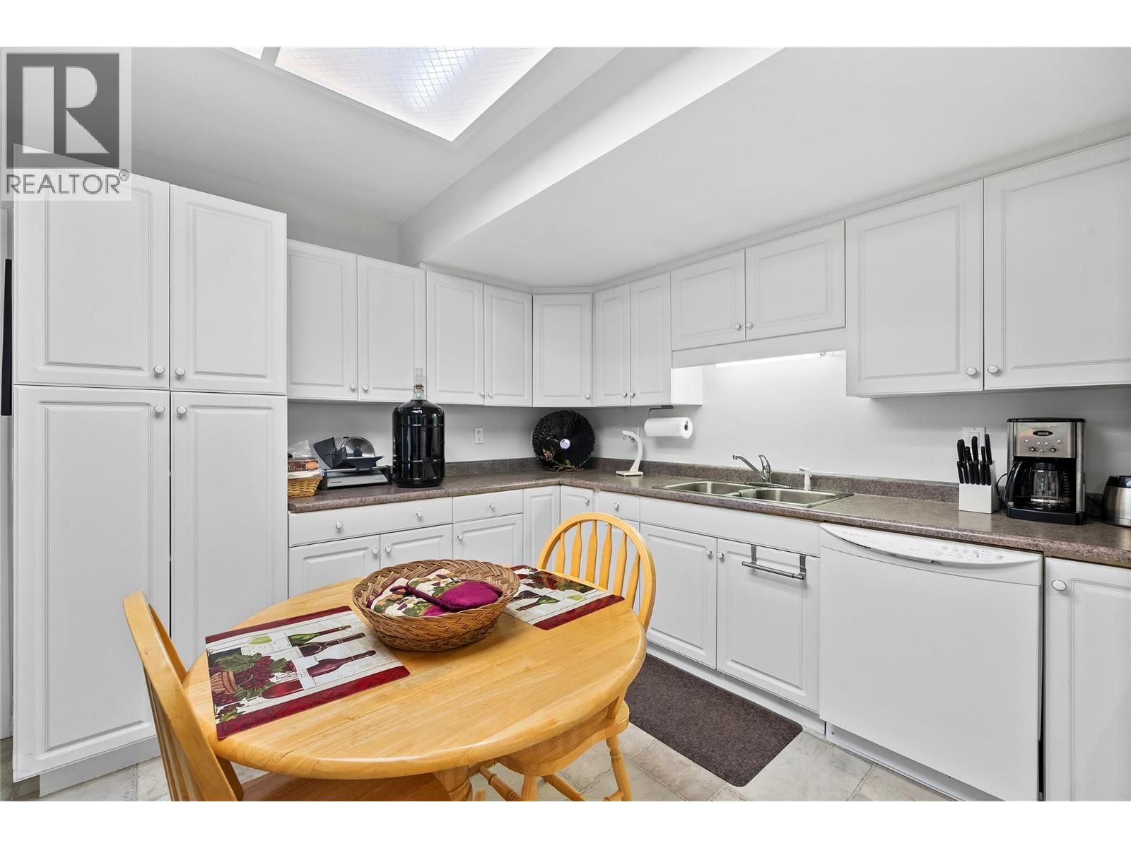 2524 PARKDALE PLACE Image 24