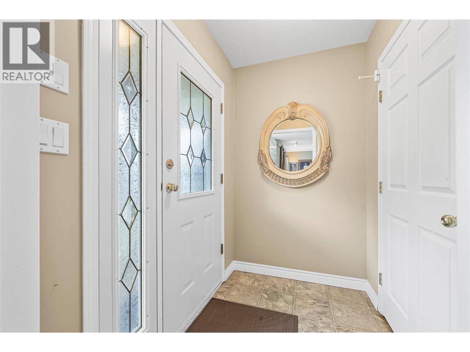 2524 PARKDALE PLACE Image 3