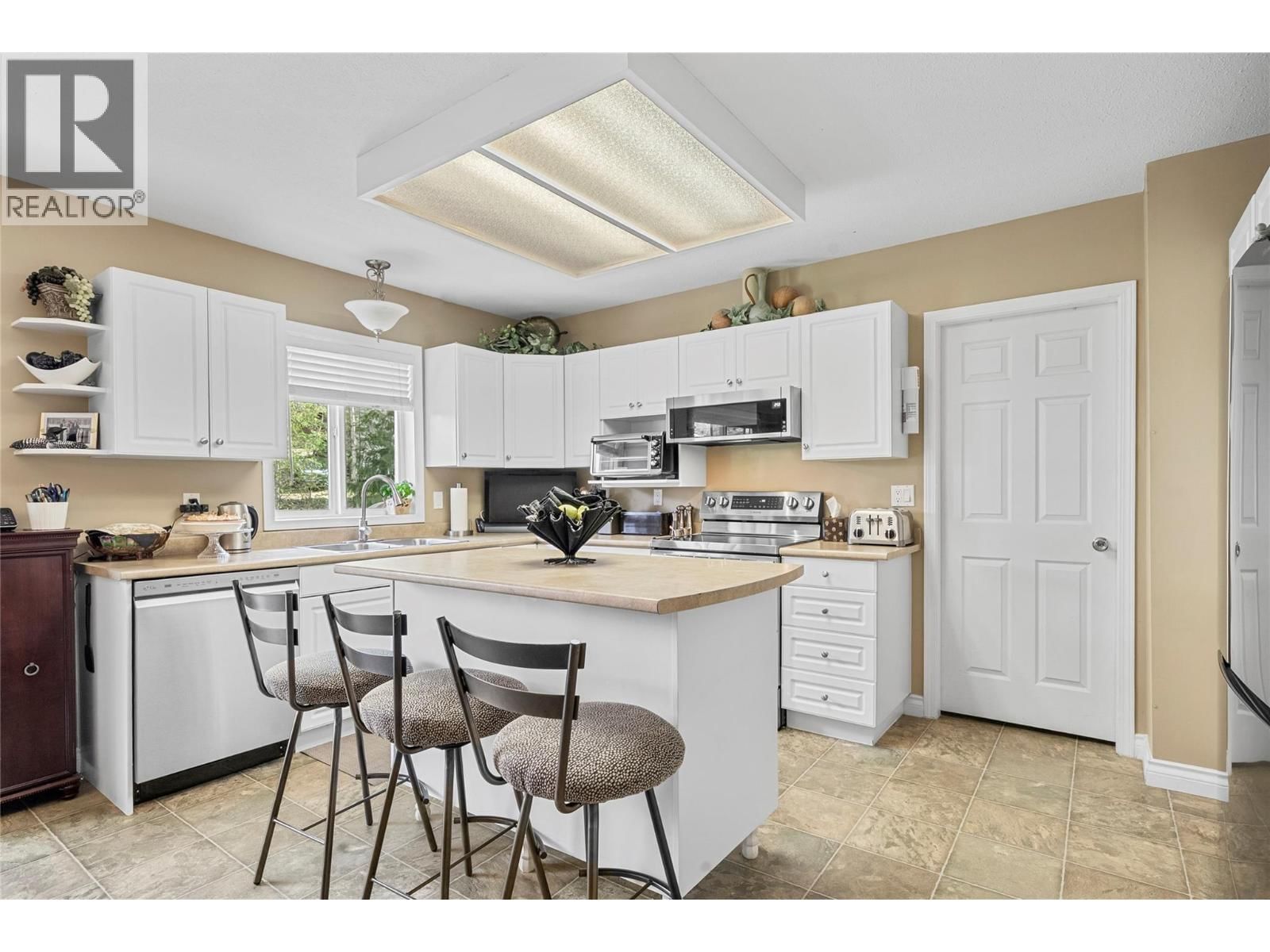 2524 PARKDALE PLACE Image 9