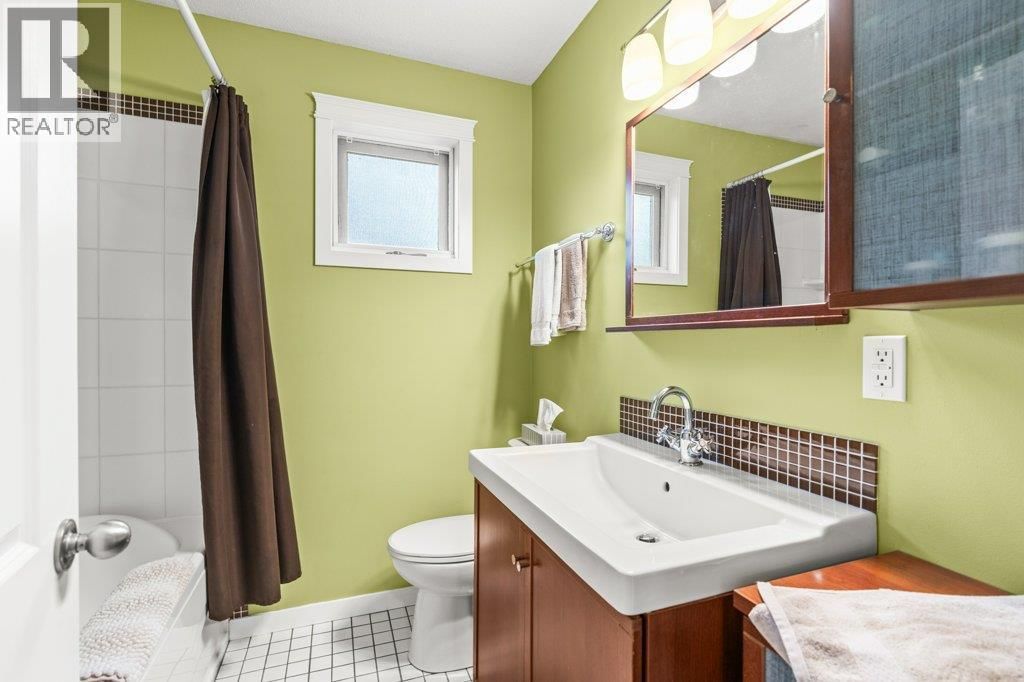 1784 HIGHLAND DRIVE NORTH Image 20