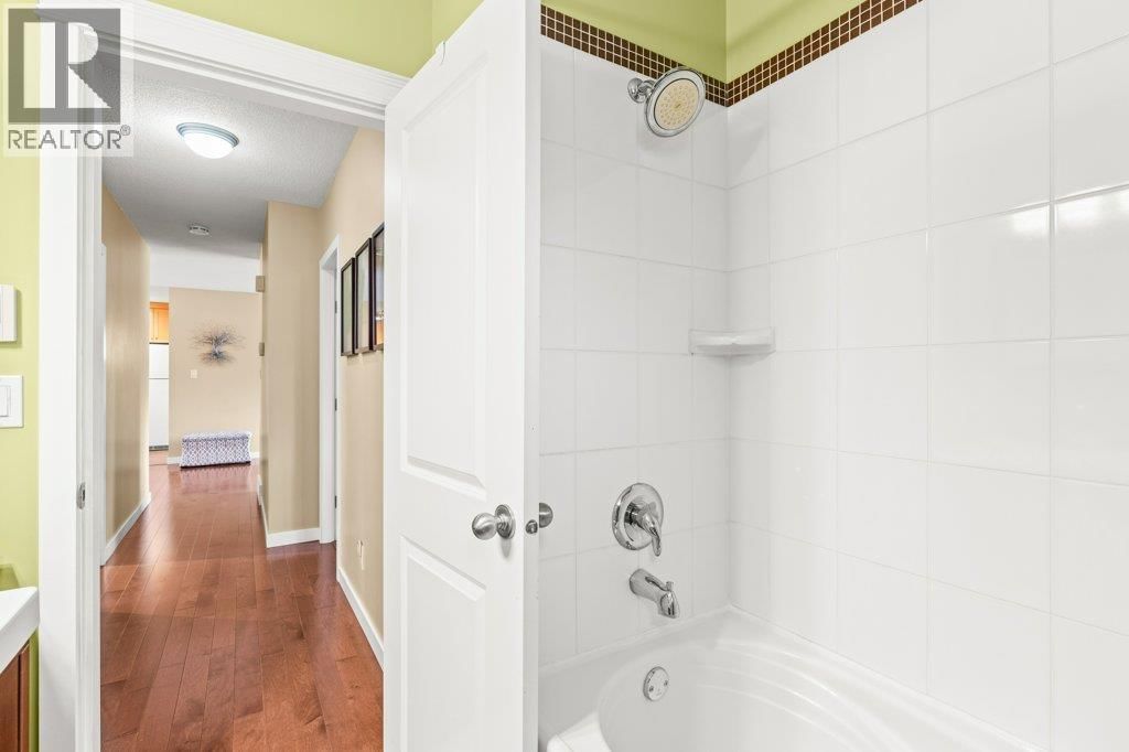 1784 HIGHLAND DRIVE NORTH Image 21