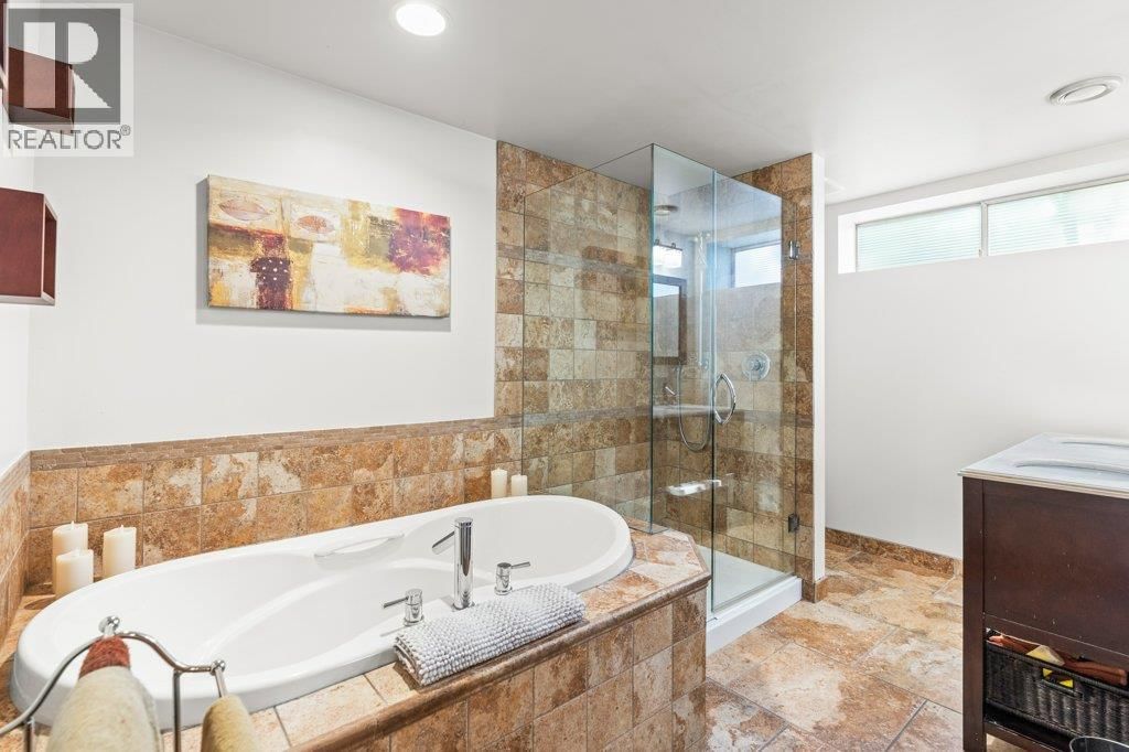 1784 HIGHLAND DRIVE NORTH Image 27