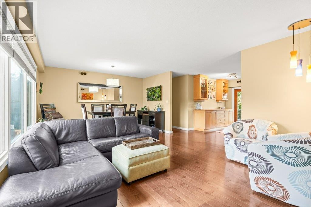 1784 HIGHLAND DRIVE NORTH Image 4