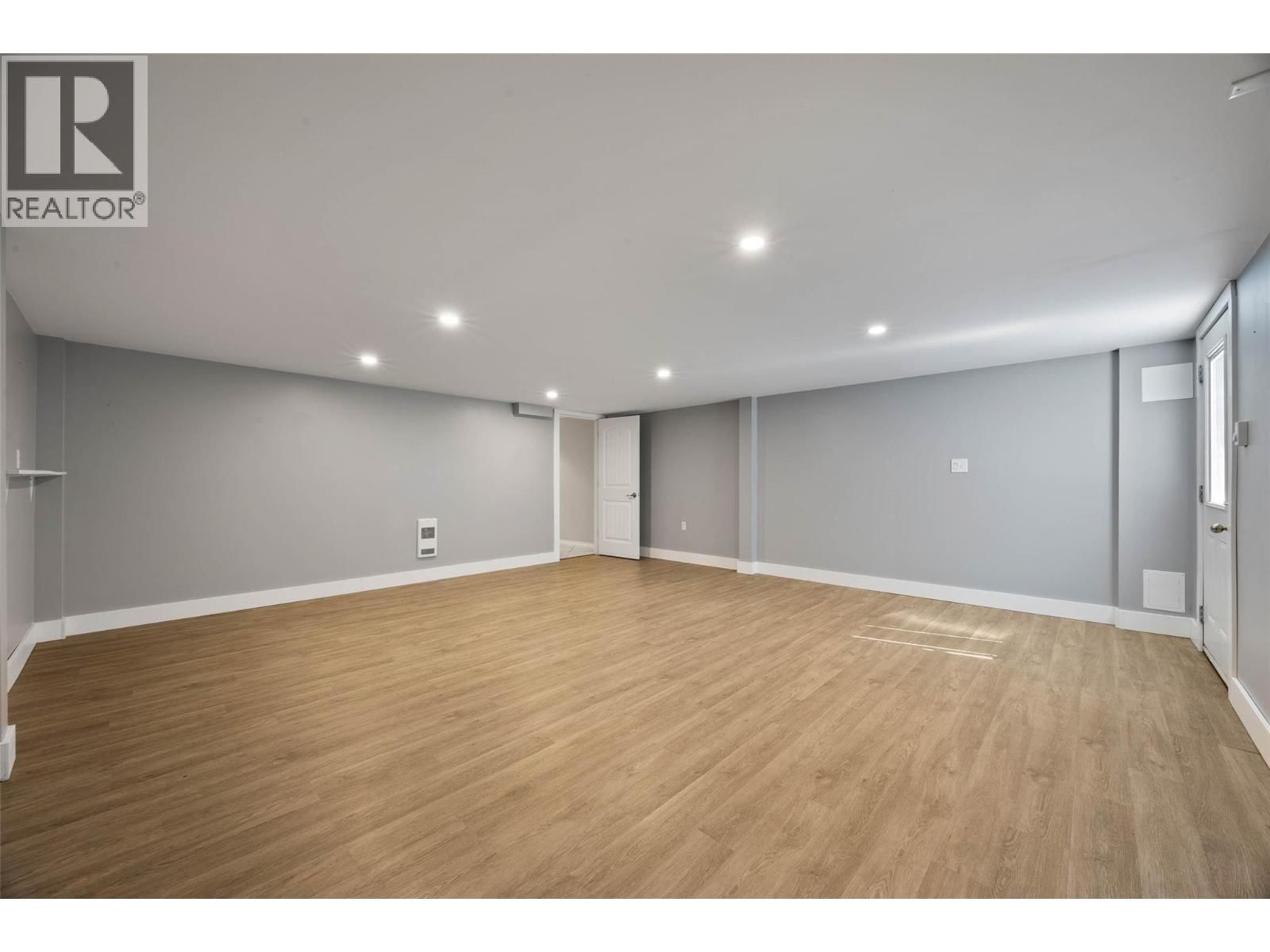 1825 PARKCREST AVENUE Image 21