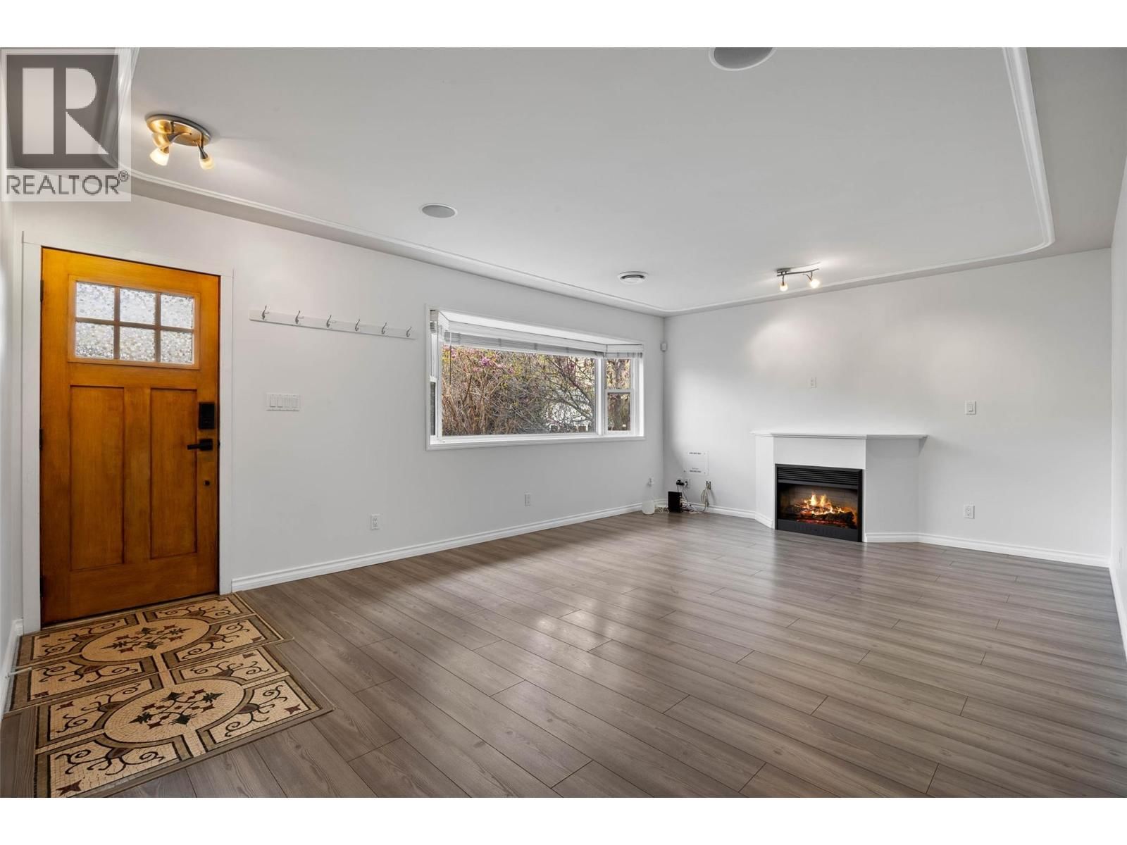 1825 PARKCREST AVENUE Image 4