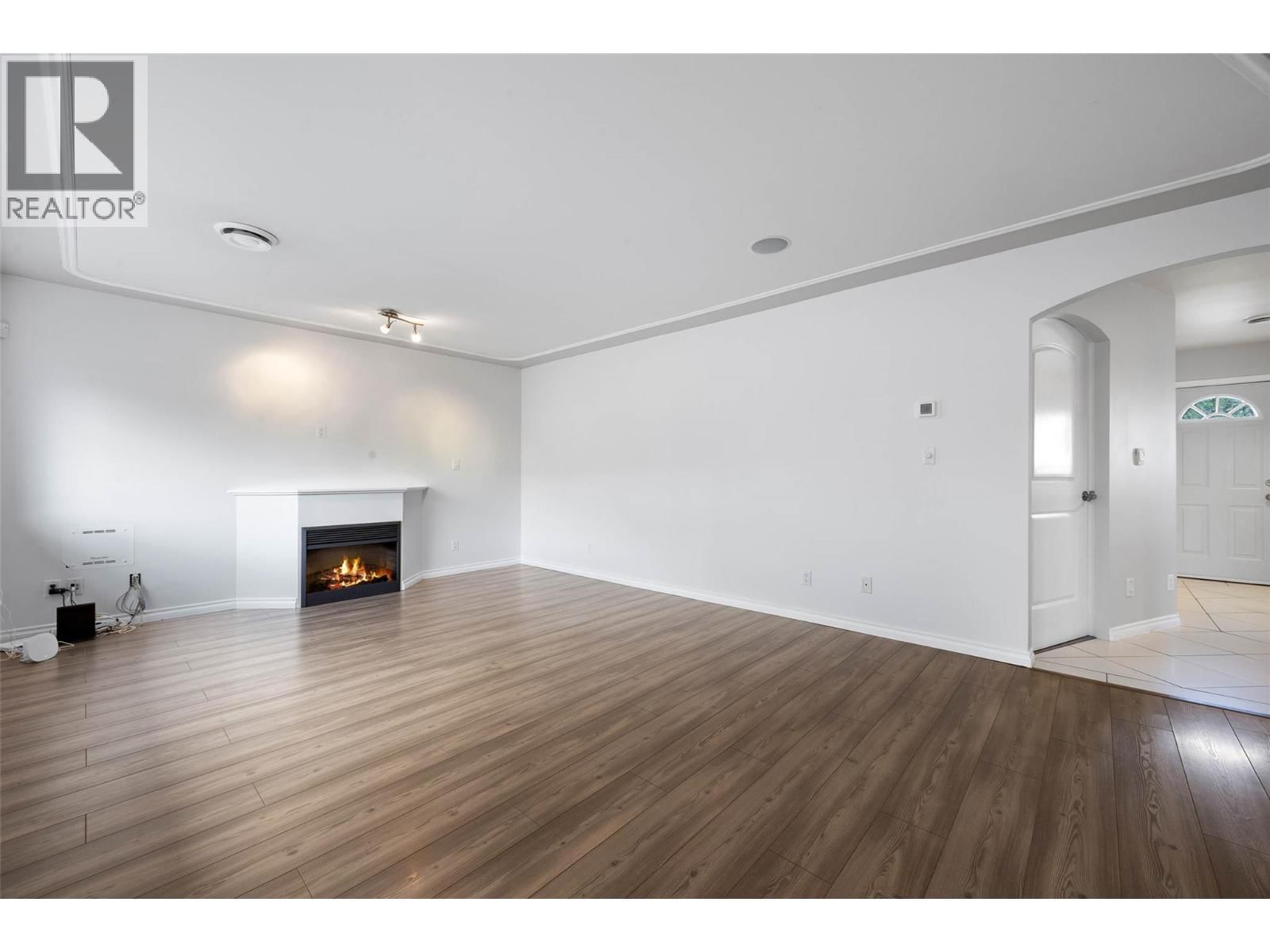 1825 PARKCREST AVENUE Image 6