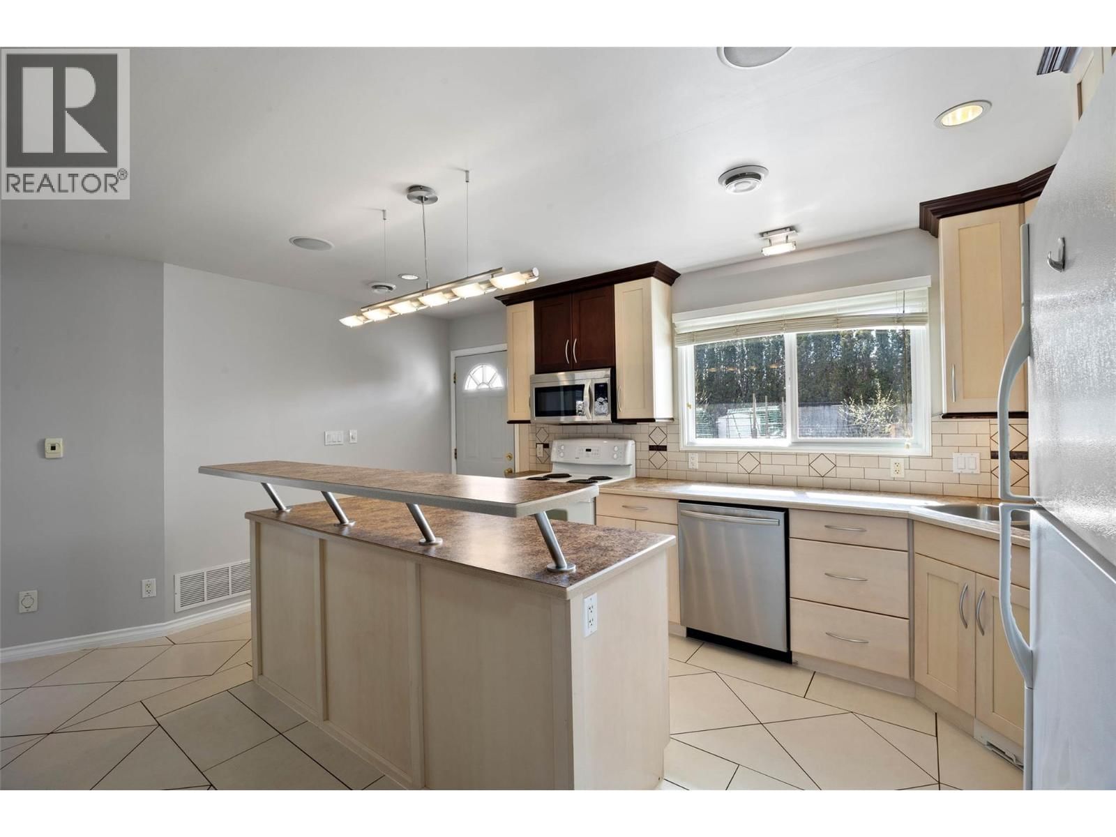 1825 PARKCREST AVENUE Image 7