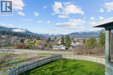 1321 10 Avenue Northeast | Salmon Arm British Columbia | Slide Image Four