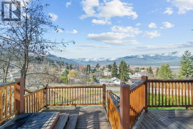 1321 10 Avenue Northeast | Salmon Arm British Columbia | Slide Image Seven