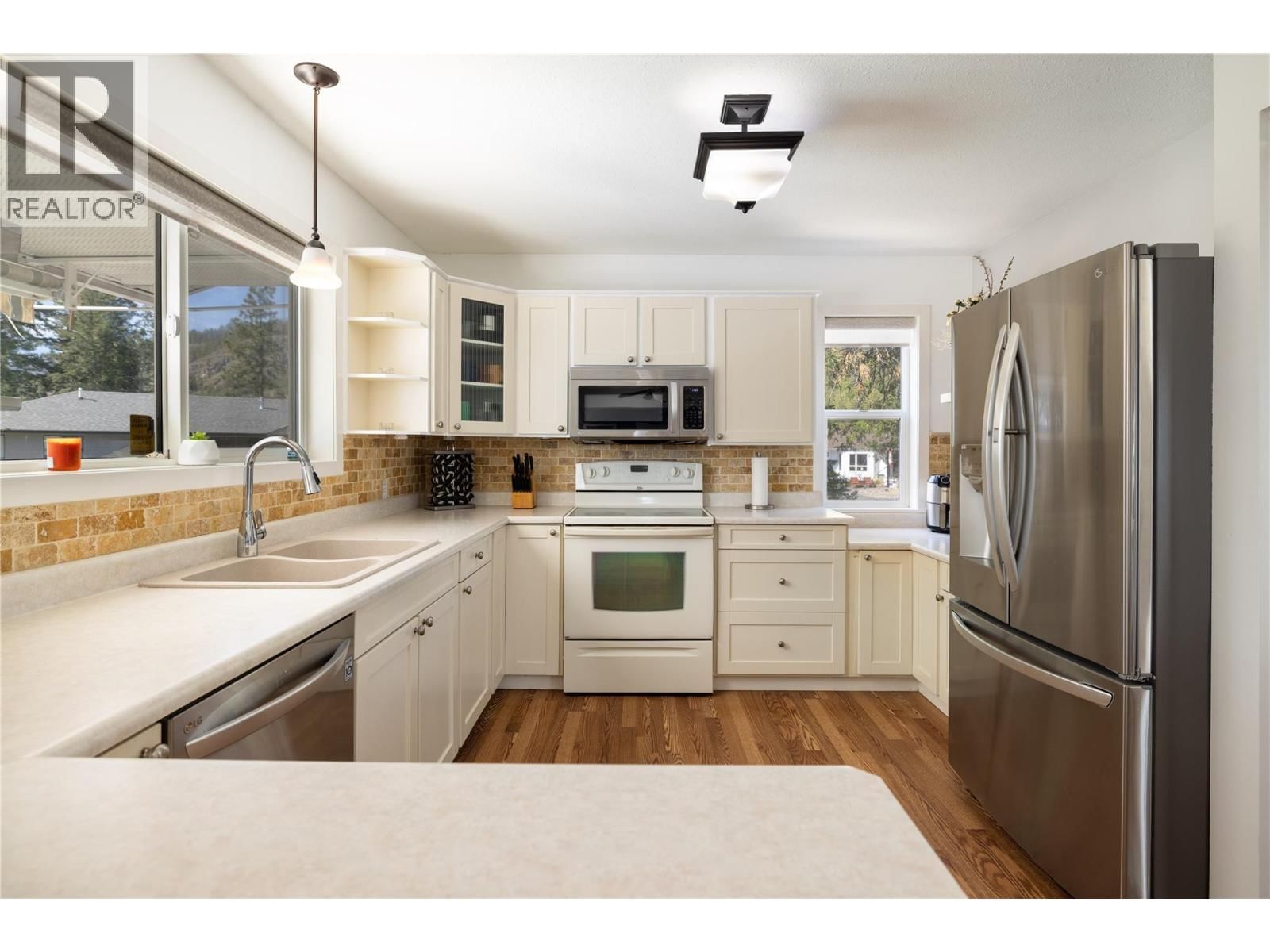 107 CROWN CRESCENT Image 22