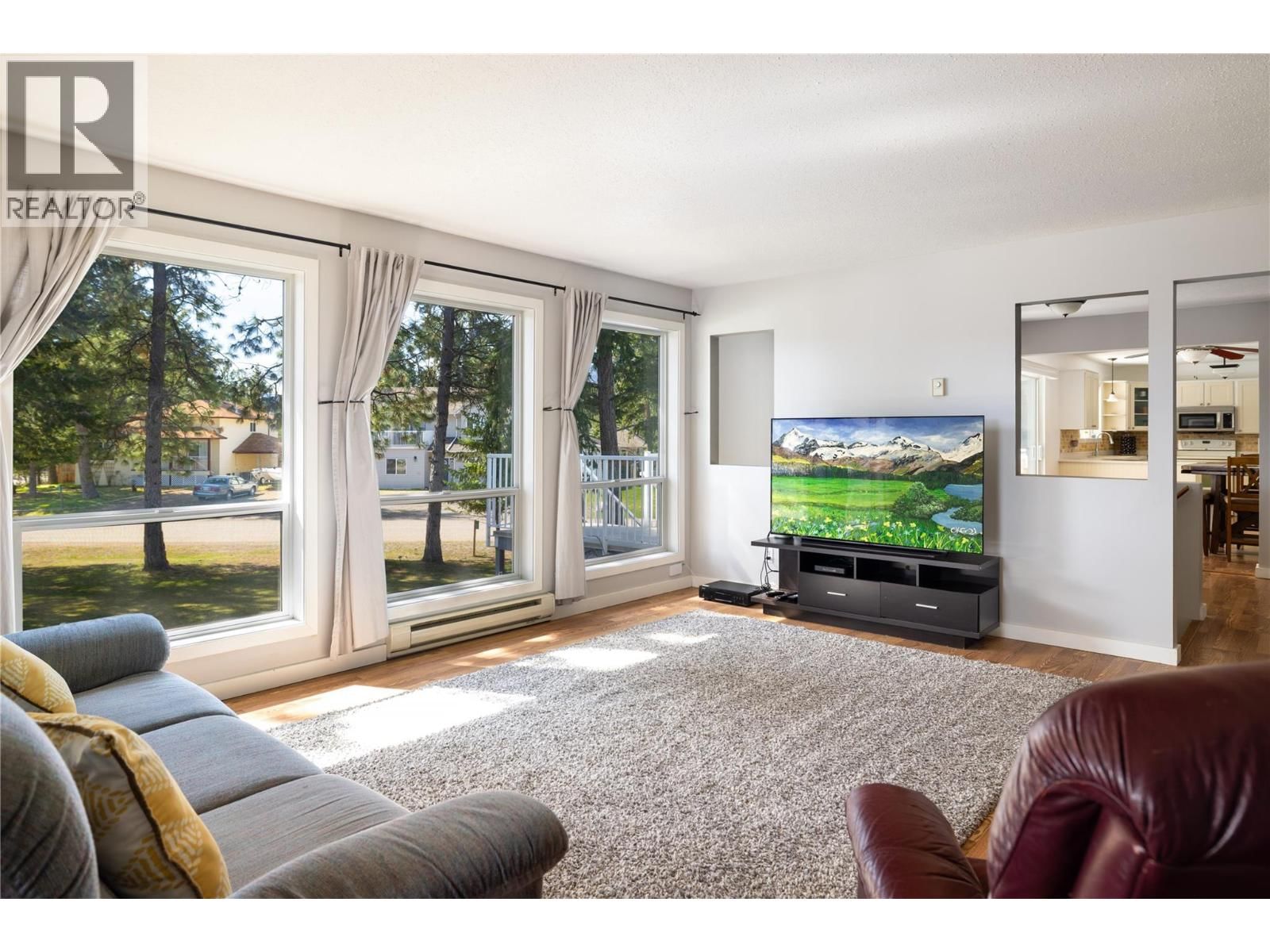 107 CROWN CRESCENT Image 25