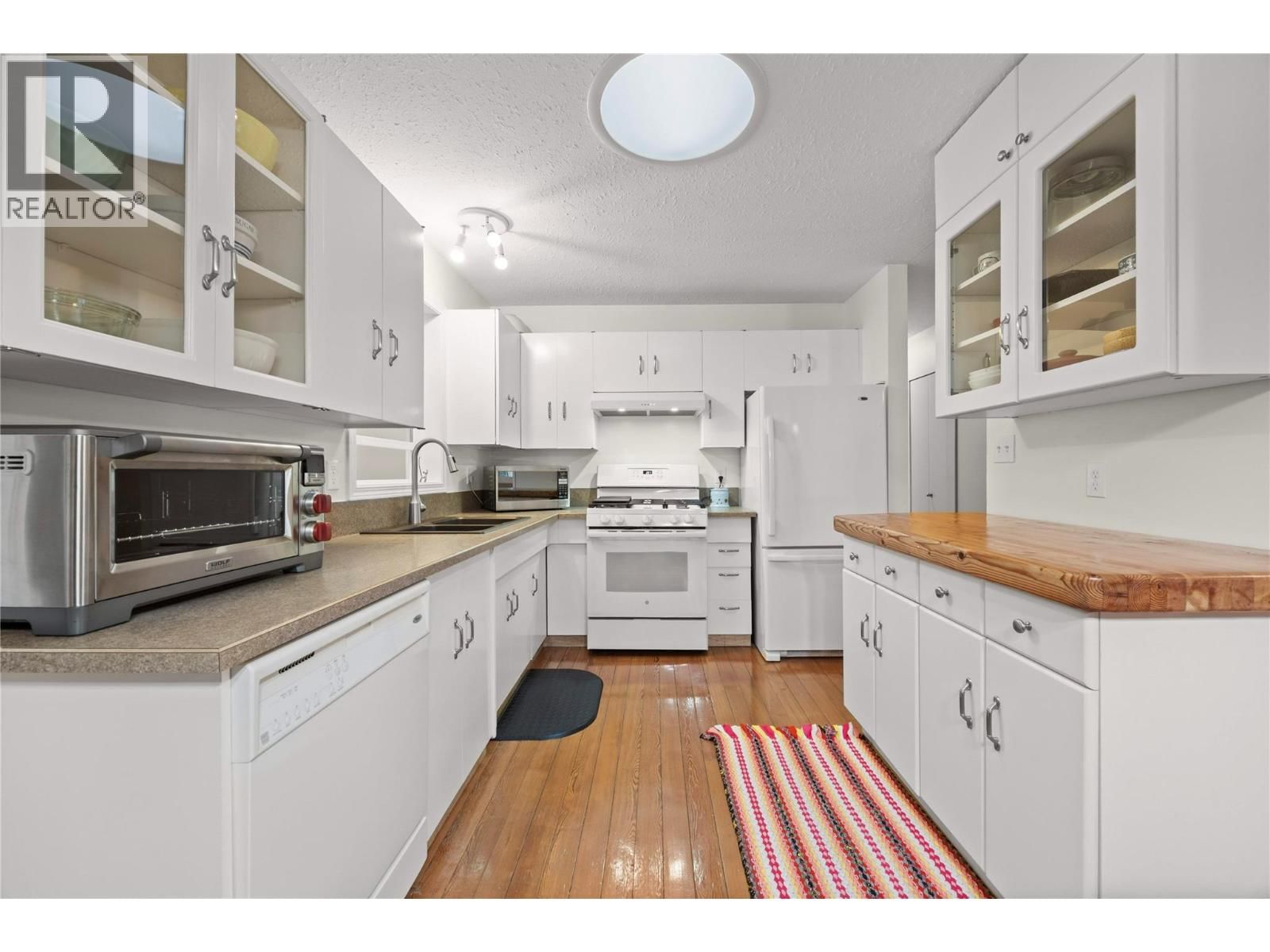 5882 VICTORIA STREET Image 11