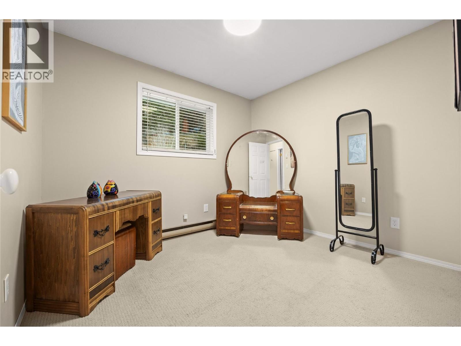 5882 VICTORIA STREET Image 18