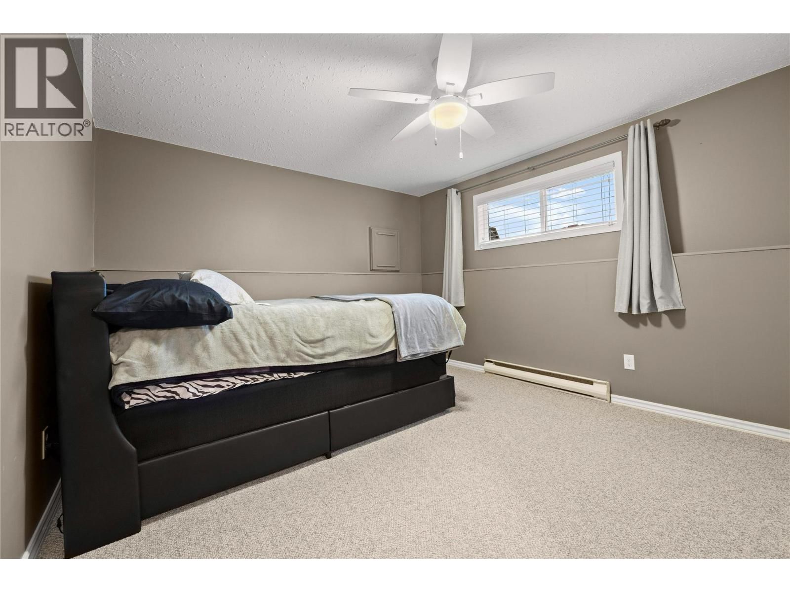 5882 VICTORIA STREET Image 20