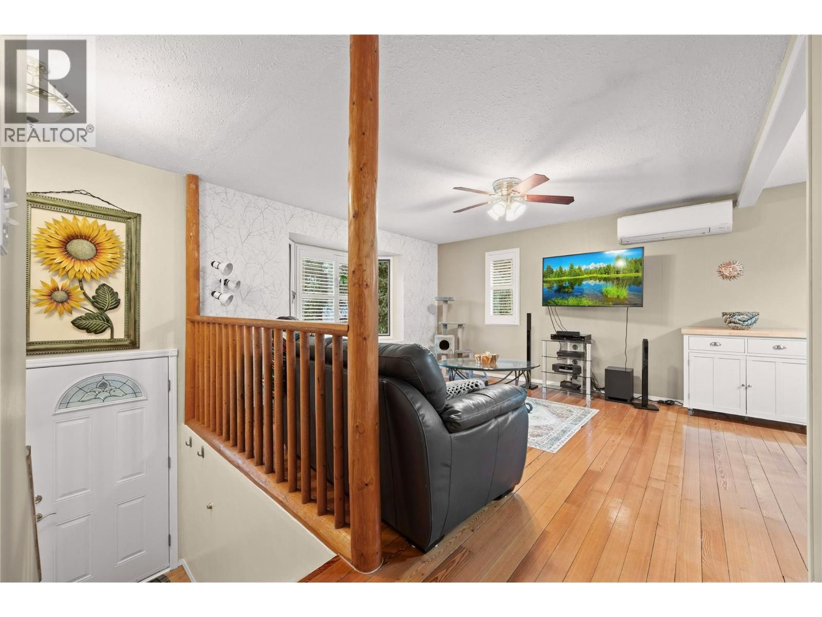 5882 VICTORIA STREET Image 7