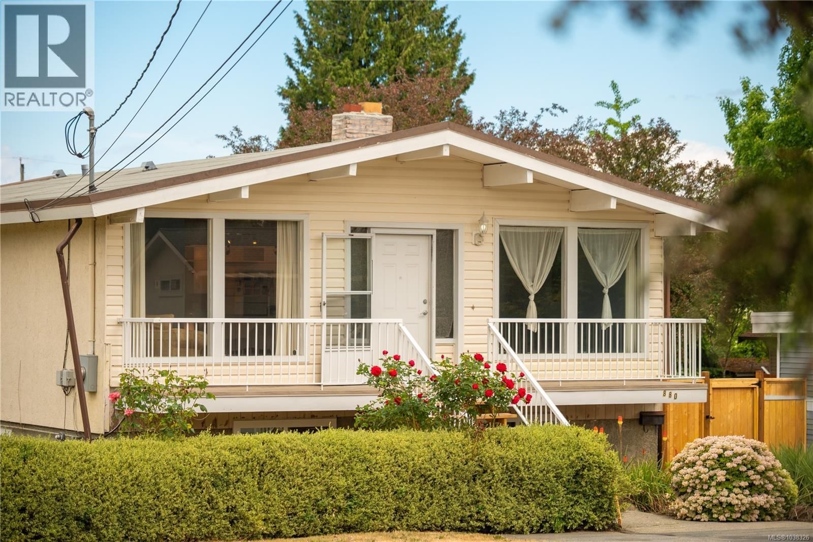 880 Oakley Street property photo