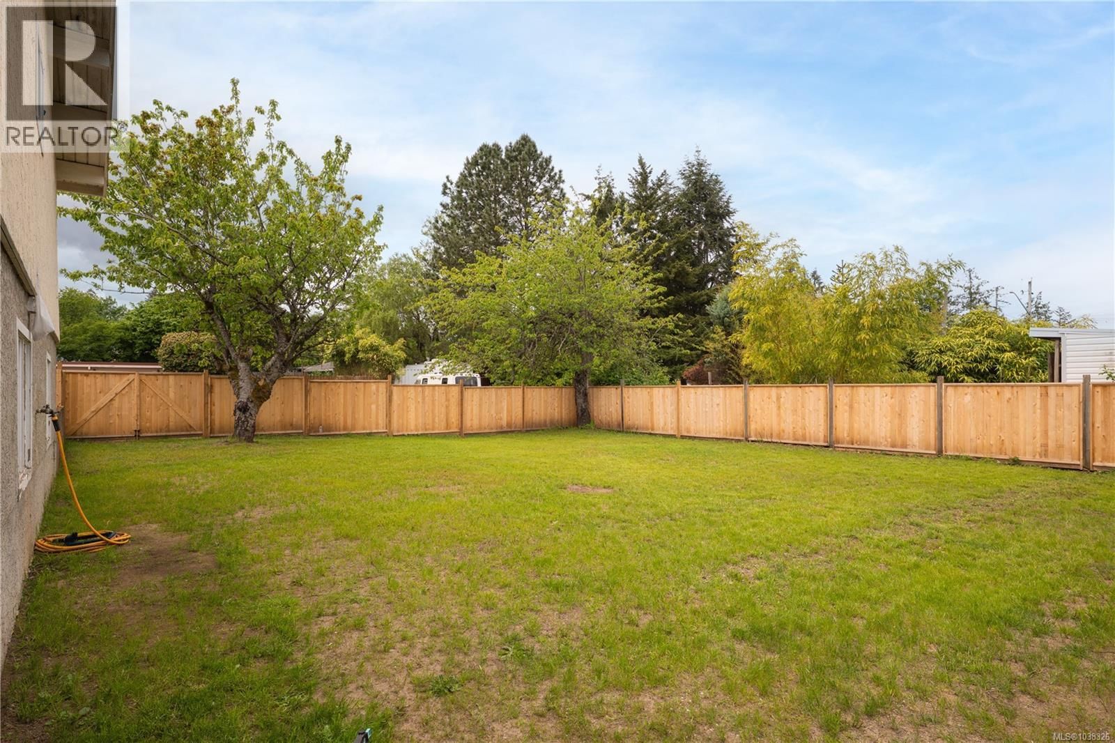 880 Oakley Street property photo