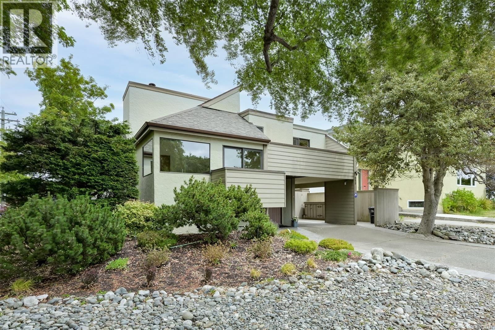 558 Dallas Road, Victoria, British Columbia V8V 1B4