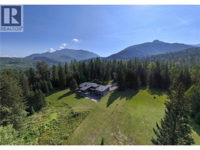 105 Castle Mountain Road | Fernie British Columbia | Slide Image Three
