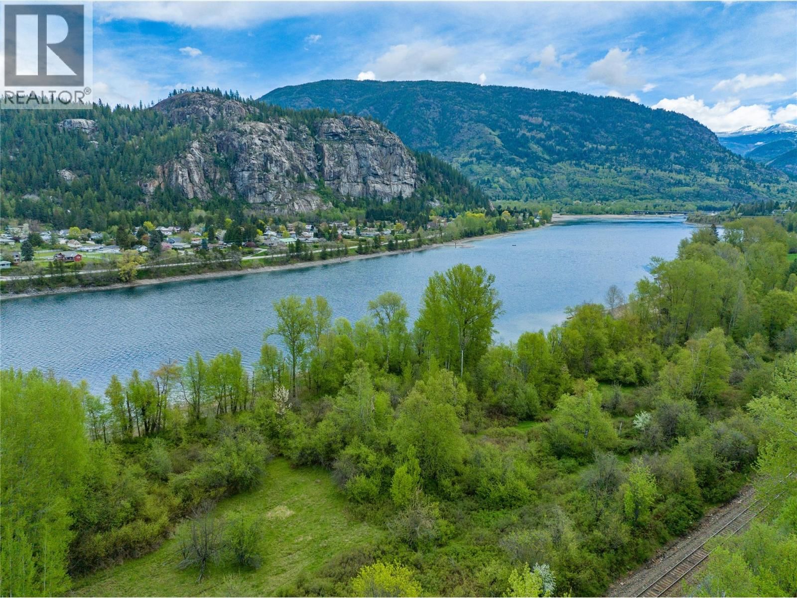 1601 ARROW LAKES Drive, Castlegar, British Columbia V1N 3N3