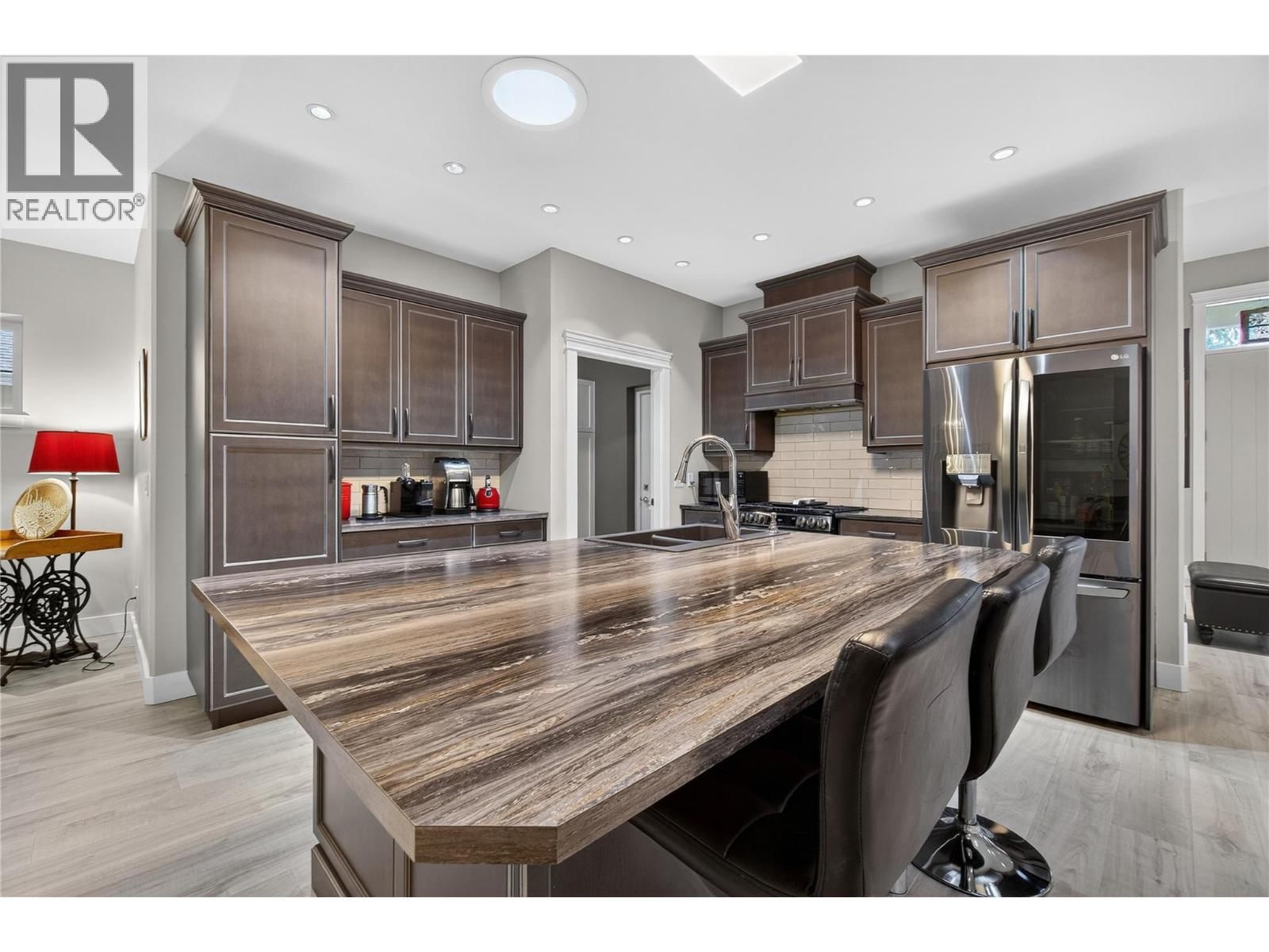 339 HUMMINGBIRD AVENUE Image 12