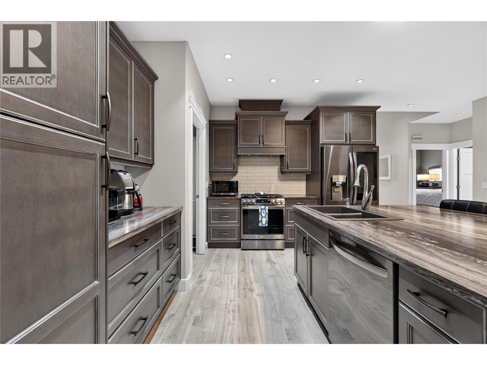 339 HUMMINGBIRD AVENUE Image 15