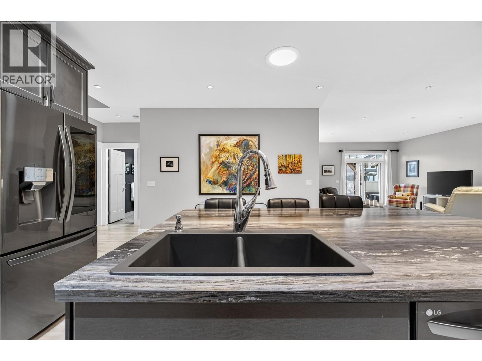 339 HUMMINGBIRD AVENUE Image 16